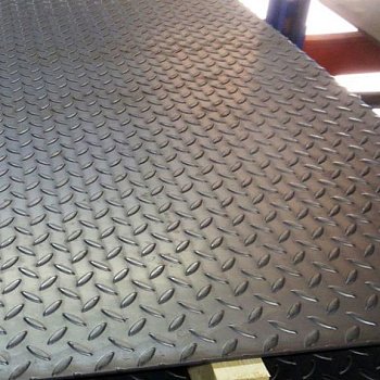 Лист г/к рифленый ромб/чечевица 4х1500х6000 ГОСТ 8568-77 ОборонСпецСплав